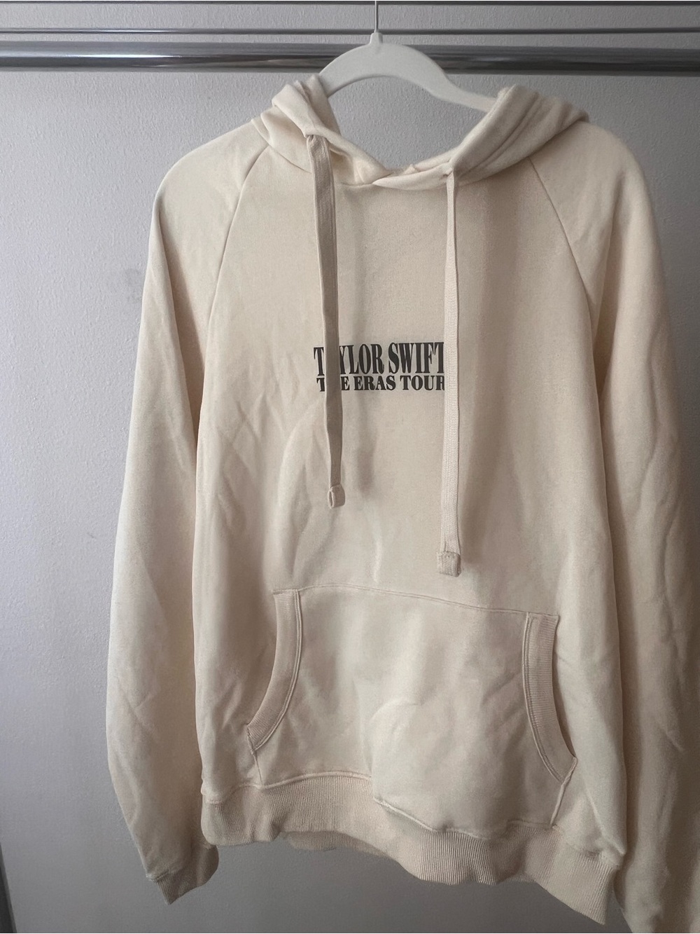 NEW Official Taylor Swift Eras Tour Cream Hoodie – Med– Purchased in Vancouver
